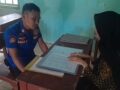 ORANG TUA TAK HADIR DUA SISWI DATANGI PETUGAS DAMKAR UNTUK AMBILKAN RAPOT DI MESUJI LAMPUNG