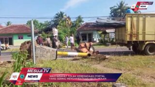 MASYARAKAT TOLAK KEBERADAAN PORTAL DILOKASI TUGU RATO TIYUH KAGUNGAN RATU KABUPATEN TBB